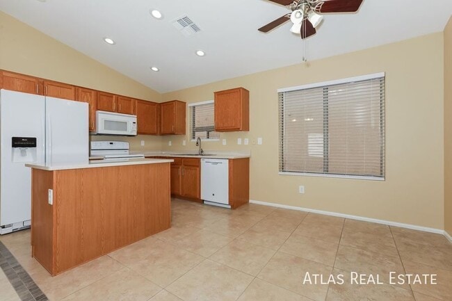 Building Photo - 206 W Brangus Way