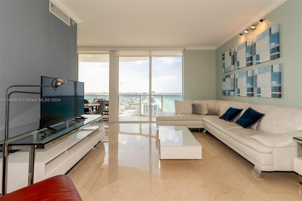 Foto principal - 6365 Collins Ave