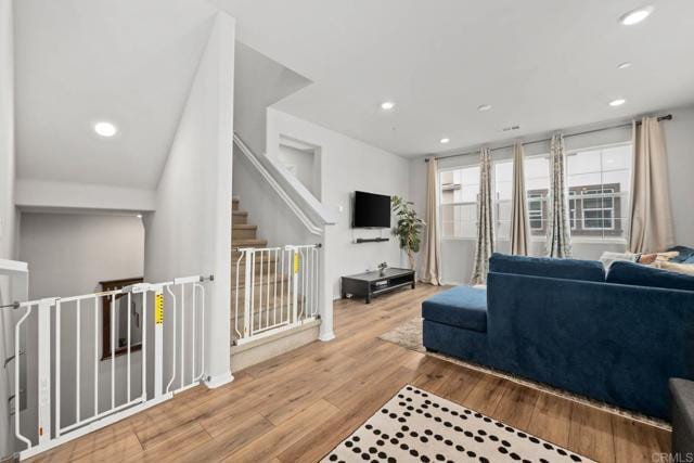 Building Photo - 40521 Melrose Dr