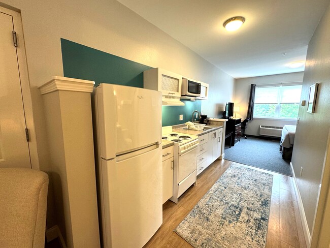 Rey 1B - The Acorn Suites -Premium Extended Stay Hotel