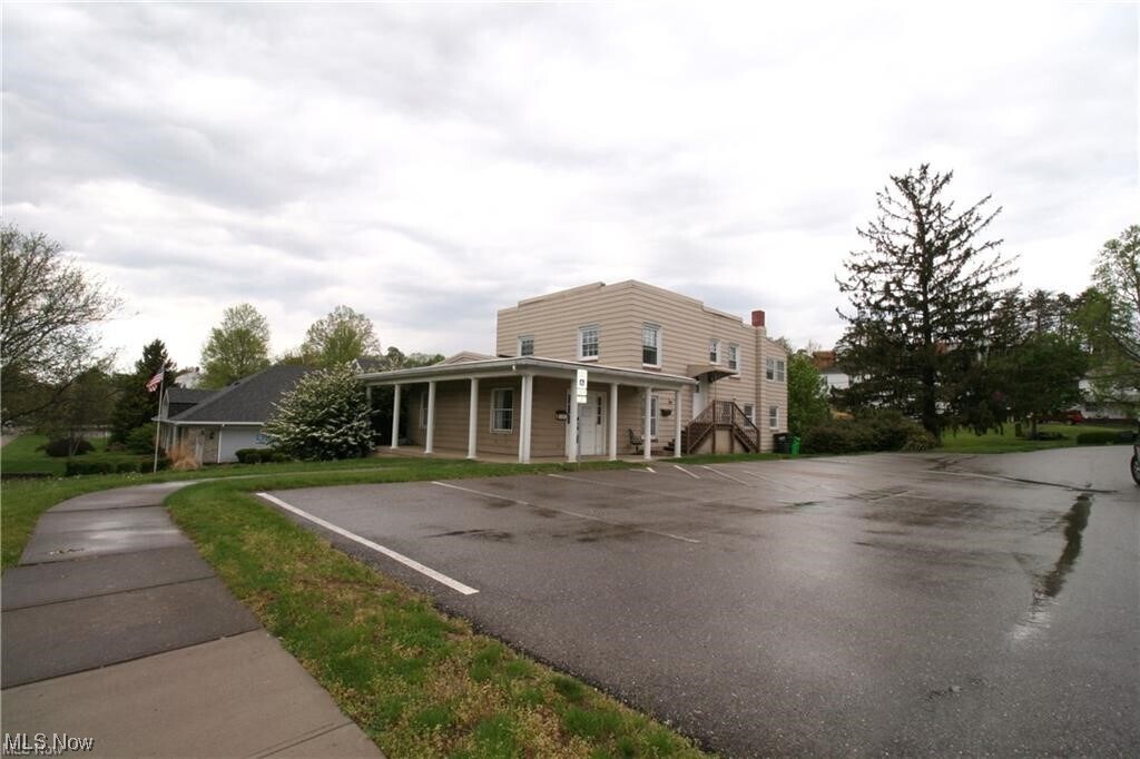 Primary Photo - 71 W Main St