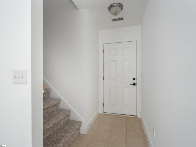 Building Photo - 21 Whitethorn Ln