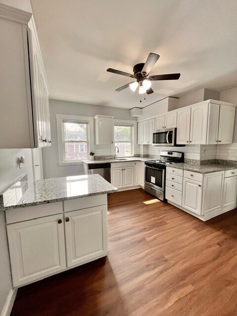 Building Photo - 686 River St