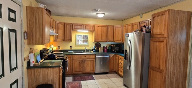 Building Photo - 17018 Water Oak Dr