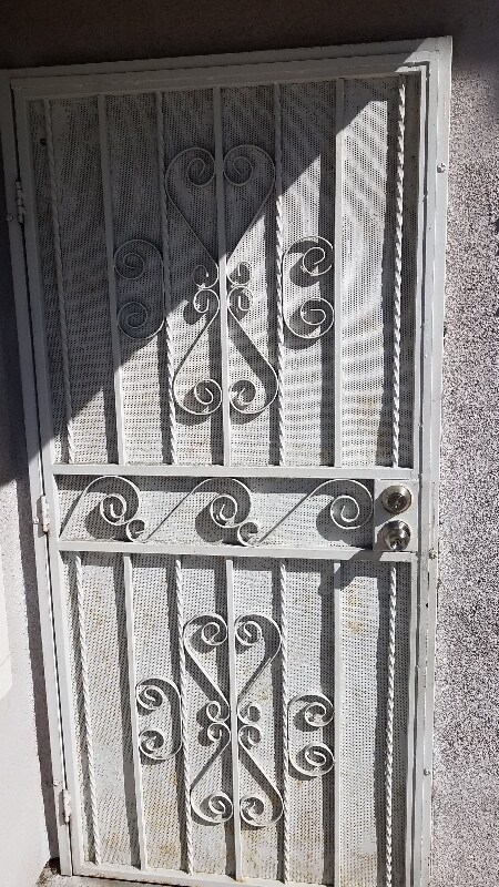 Foto del edificio - 820 W Compton Blvd