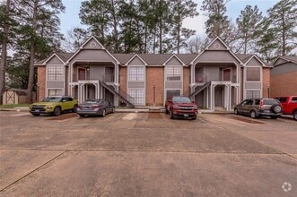Building Photo - 2402 Sycamore Ave