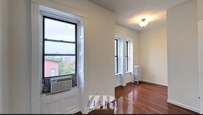 Building Photo - 68 Putnam Ave