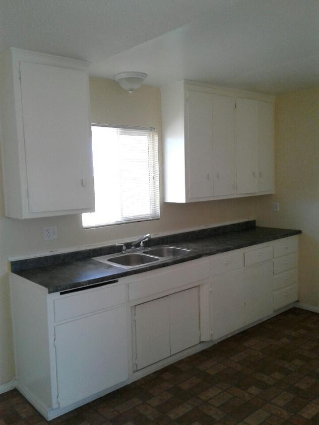 Foto principal - 12075 Kings Rd