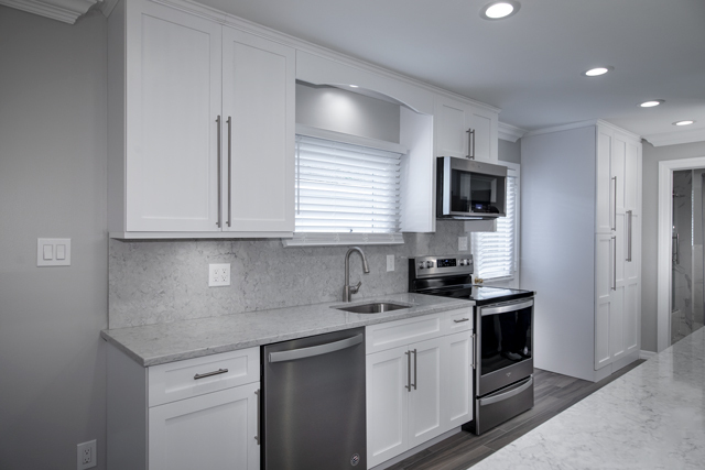 Stainless Appliances/Nickel Hardware - Fairfield Townhouses at Westhampton