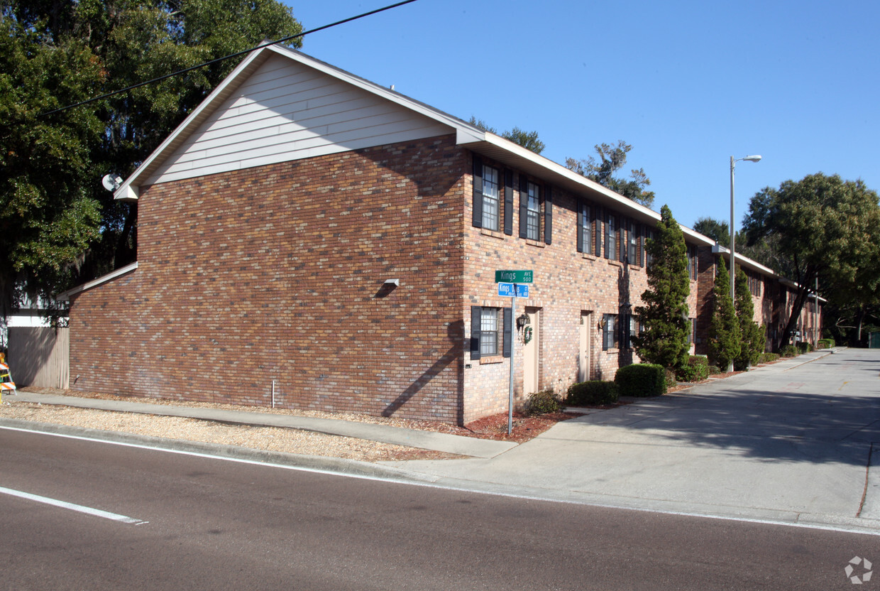 Foto del edificio - Kings Oaks Town Houses