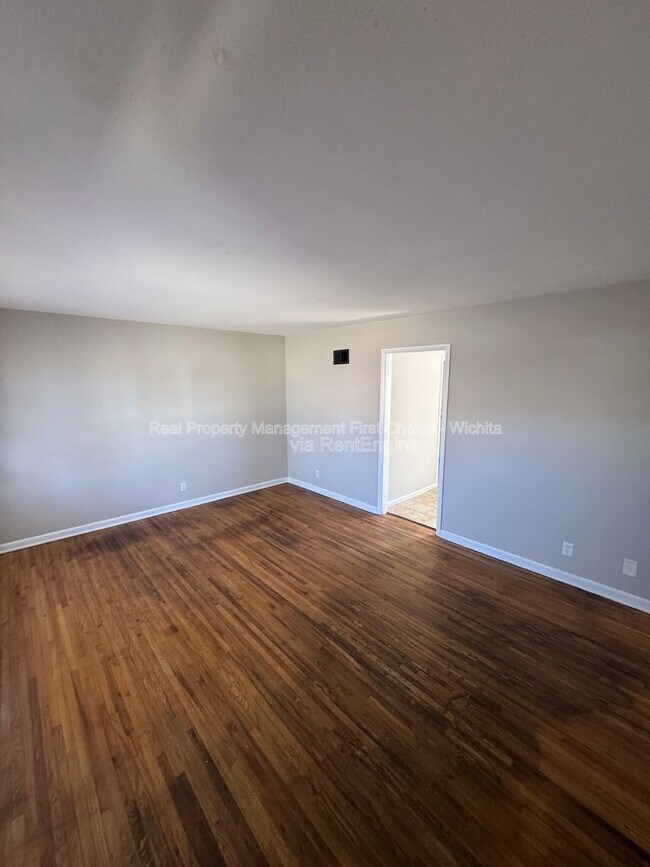 Foto del edificio - 1630 S Mission Rd