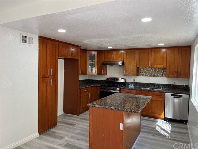 Building Photo - 1076 S Garfield Ave