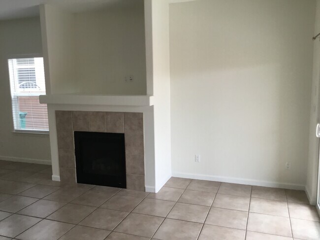 Building Photo - 4007 Piedras Pase Road NE