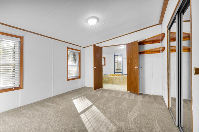 Foto del edificio - 220 Tree Ln