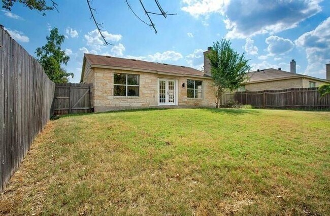 Building Photo - 900 Twisted Fence Dr