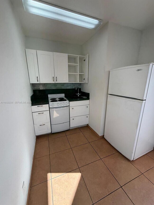 Foto del edificio - 3650 SW 92nd Ave