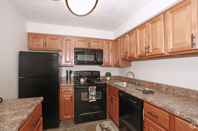 2BR - Kitchen - Monroeville Apartments at Birnam Wood