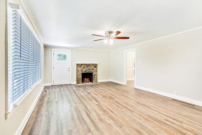 Foto del edificio - 6403 Factory Shoals Rd Sw