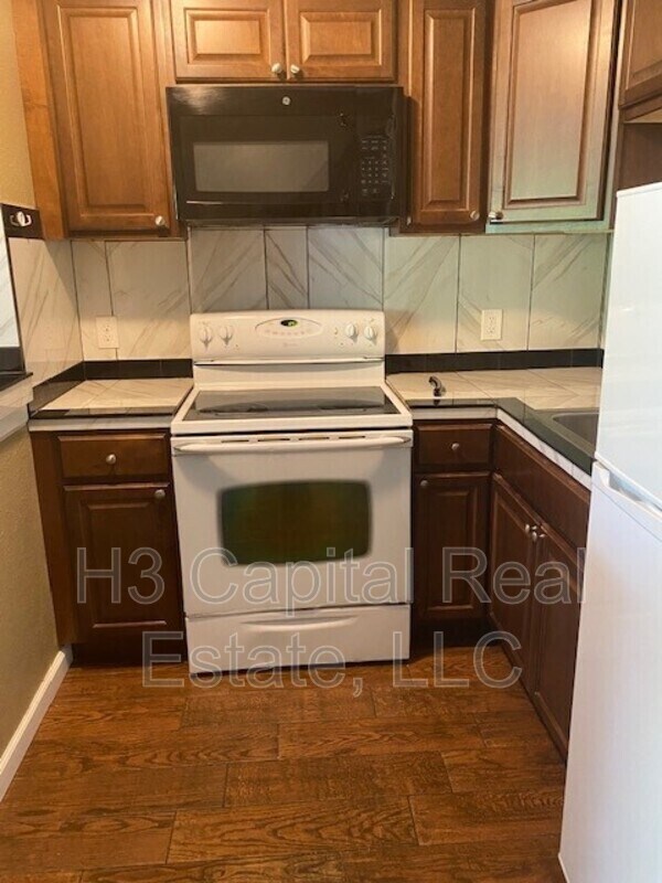 Foto del edificio - 77 Village Ct