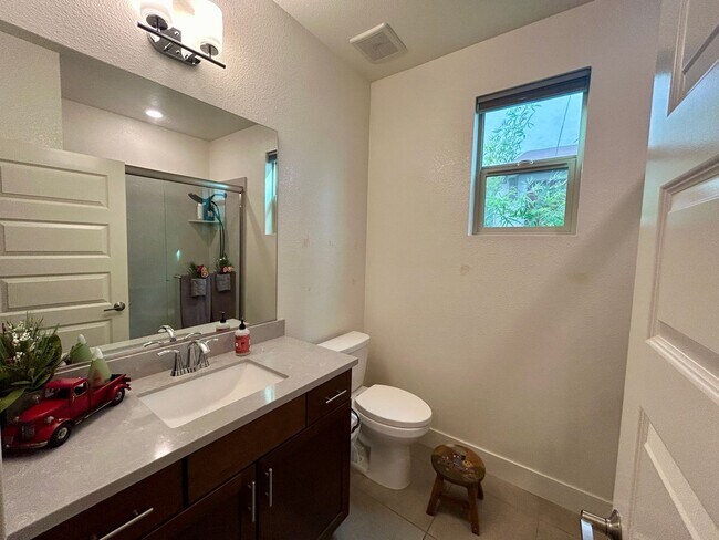 Building Photo - Just reduced! 4 bedroom 3 bathroom home in...