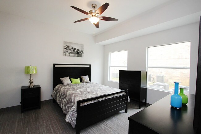 Building Photo - 502 Shiloh Dr