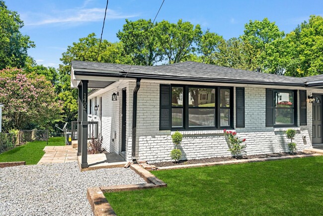 Building Photo - Desirable East Nashville Farmhouse