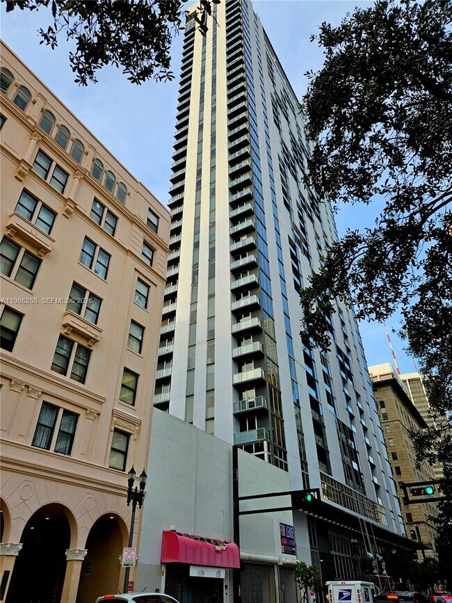 Foto del edificio - 151 SE 1st St