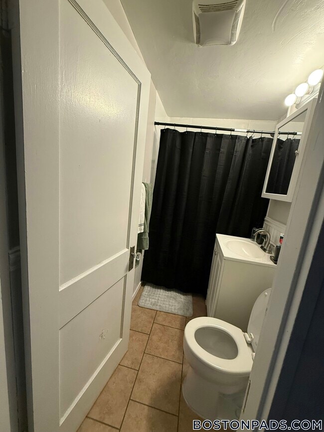 Building Photo - 77 Green St