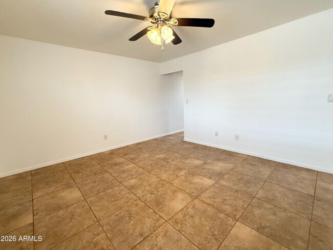 Building Photo - 512 N Valley Dr