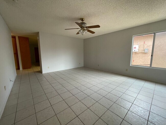 Foto del edificio - Two Bedroom Two Bathroom Home in Hemet!