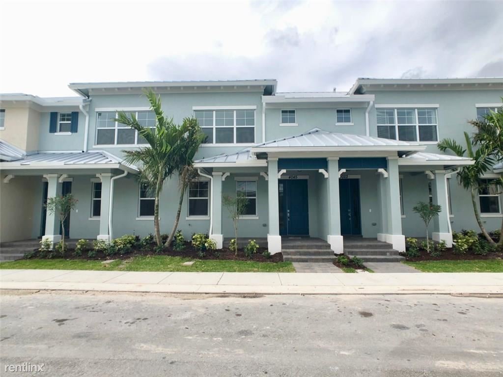 Foto principal - 3 br, 2.5 bath Townhome - Hillcrest Parkview