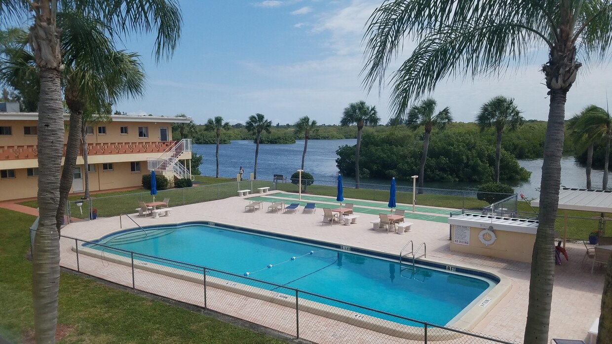 Photo - 2900 45th St S (Gulfport, FL)