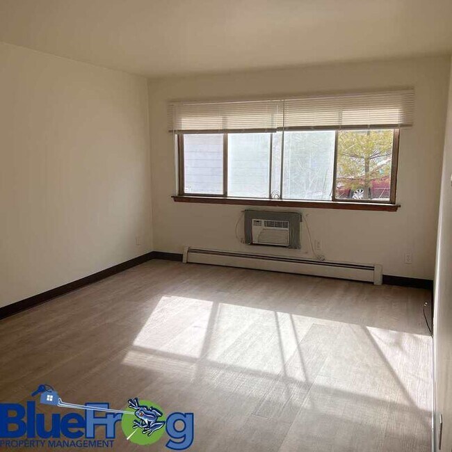 Foto del edificio - 210 N Summit St