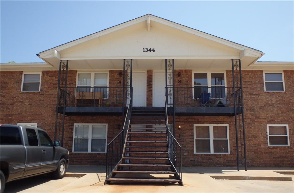 Primary Photo - 1344 Meadow Ln