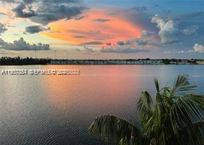 Building Photo - 1075 NE Miami Gardens Dr