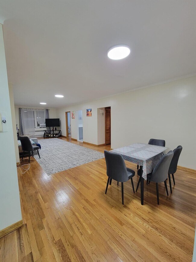 Foto del edificio - 64-41 Saunders St