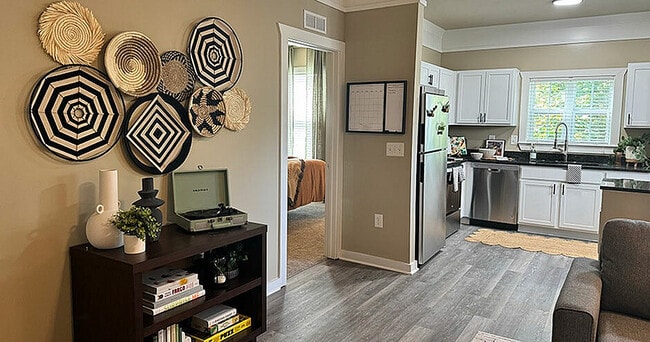 Modelo de sala de estar 02, cabañas de Boone, Boone, Carolina del Norte - Highpointe