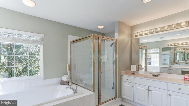 Building Photo - 5800 Serengeti Ct