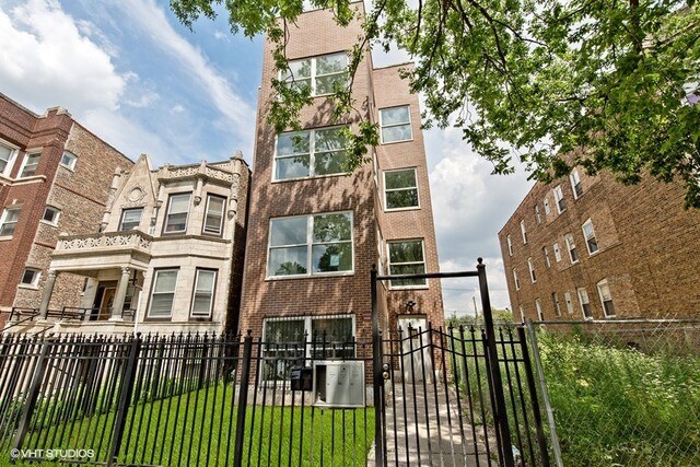 Foto principal - 3544 W Douglas Blvd