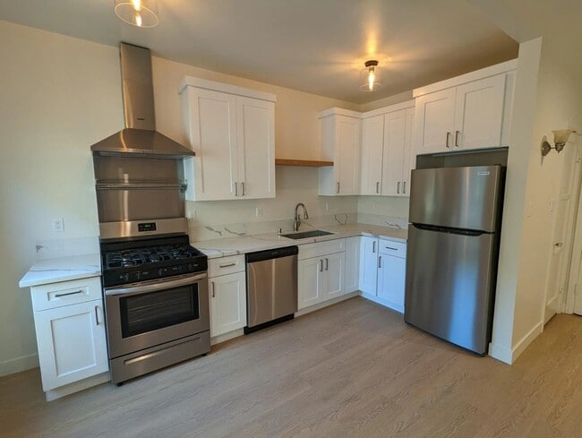 Building Photo - 559 Normandie Ave