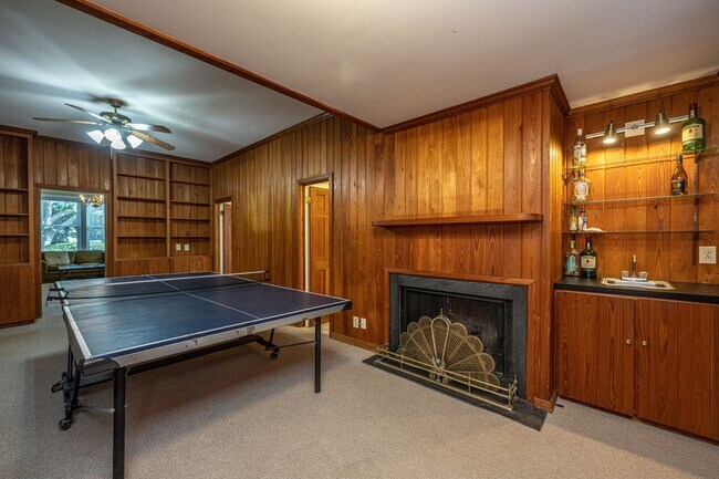 Foto del edificio - 685 Folly Rd