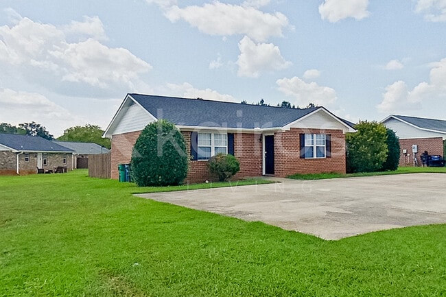 Building Photo - 370 Deer Park Dr