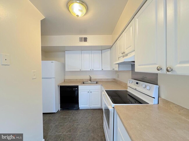 Foto del edificio - 4643 Logsdon Dr