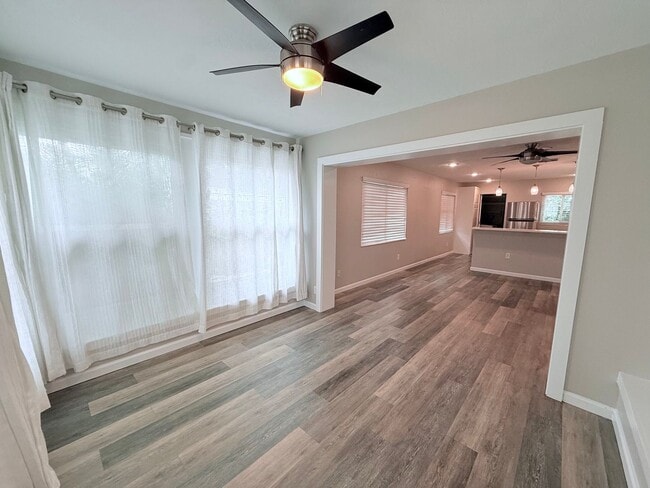 Building Photo - 2716 Blossom Dr