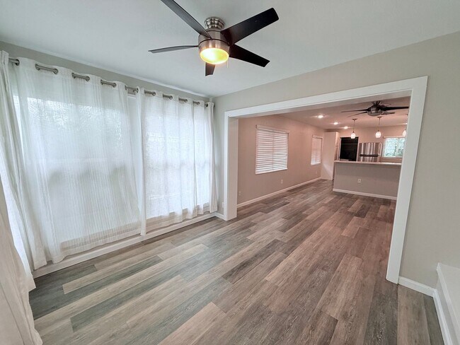 Foto del edificio - 2716 Blossom Dr