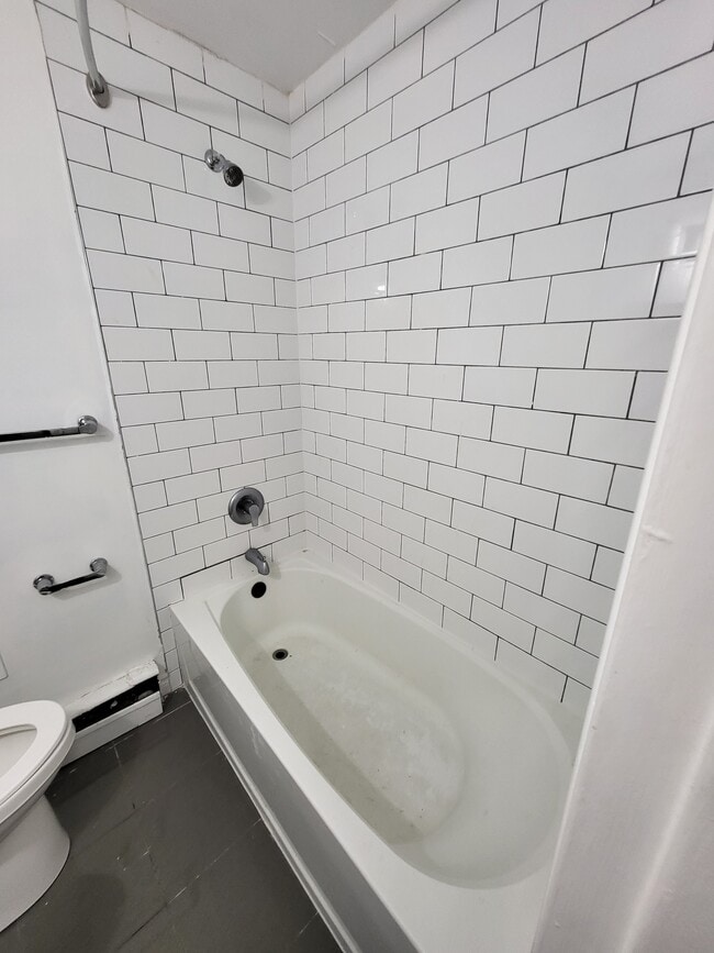 Building Photo - 21 Stirling Ave S