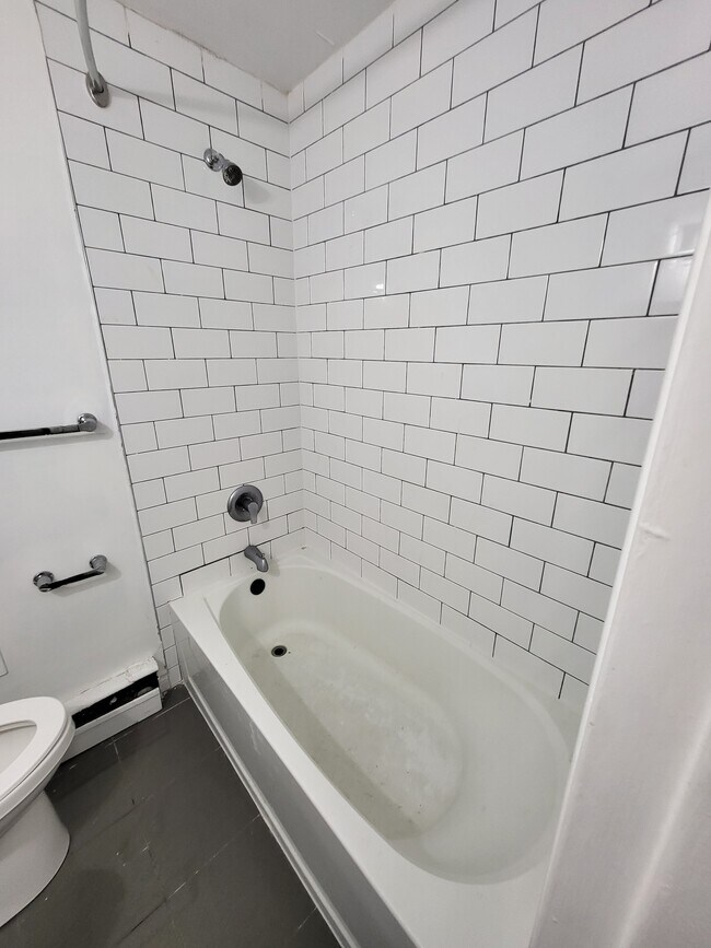 Photo du bâtiment - 21 Stirling Ave S