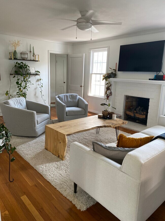 Living Room - 103 E 60th St