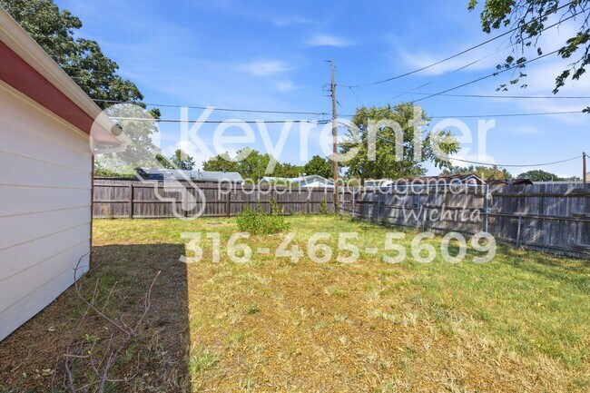 Building Photo - 2210 W Greenfield St