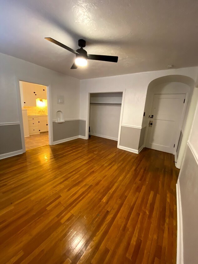 Primary Photo - Apartment in the Avenues!